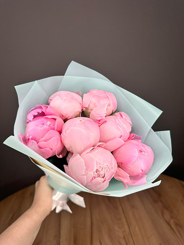 Букет из 7 Розовых пионов